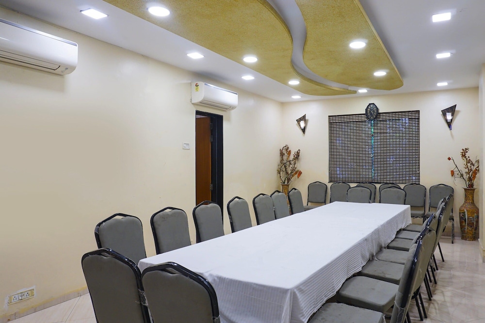 Premium Stays Near Fergusson College