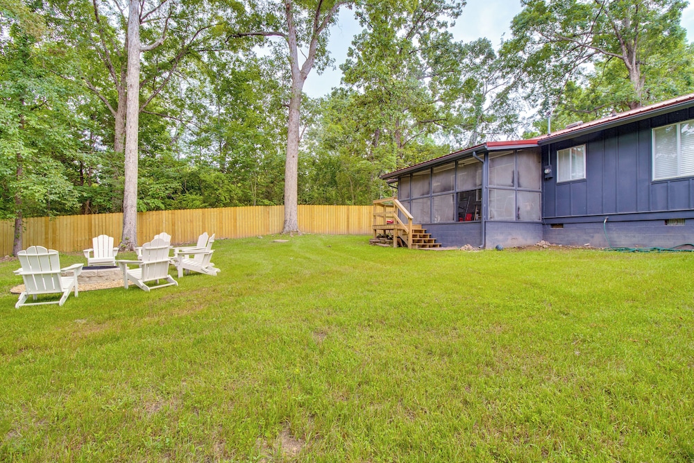 Cozy Lakeview Retreat, Close to Bull Shoals Lake!