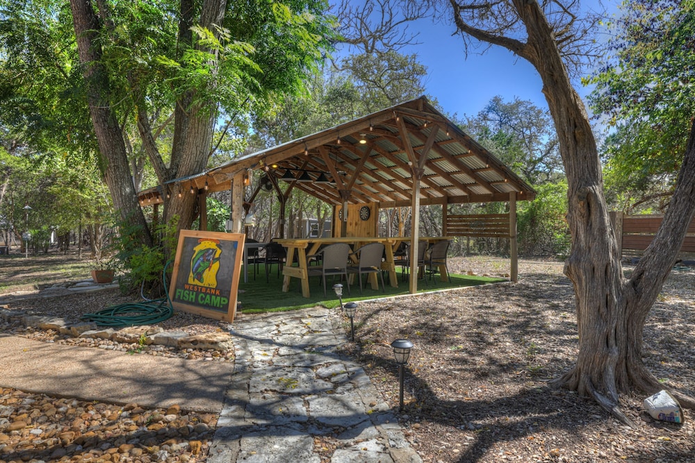 Terracotta Oasis - Wimberley for 30 Guests