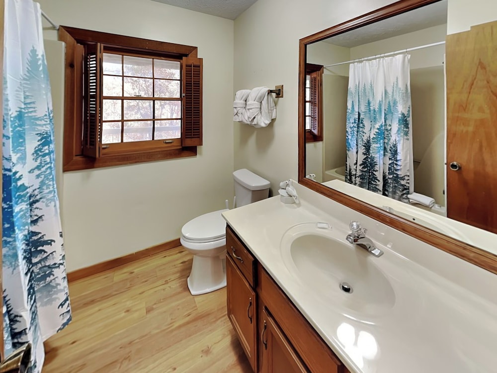Alexander's Lookout by Jackson Mountain Rentals