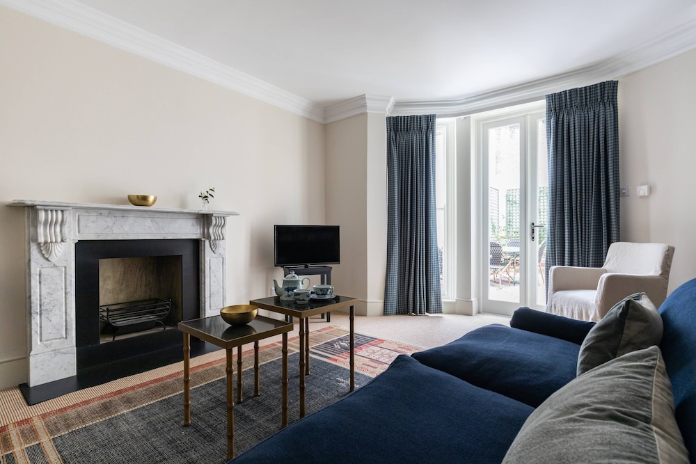 Tite Street IX by Onefinestay