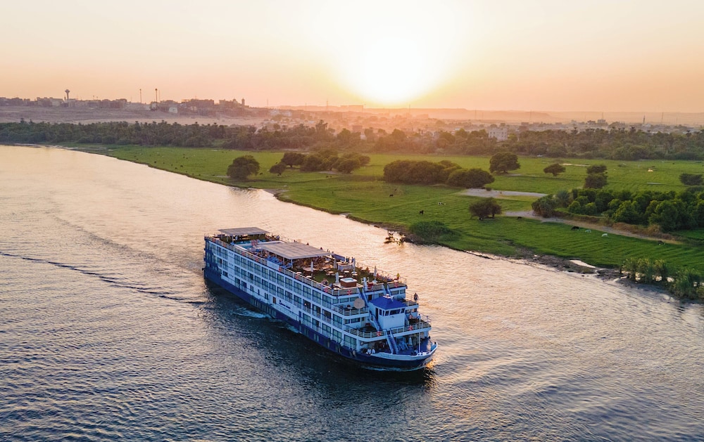 4 Days 3 Nights Nile Cruise Trip from Aswan to Luxor Every Monday, Wednesday and Friday with Guided Tours