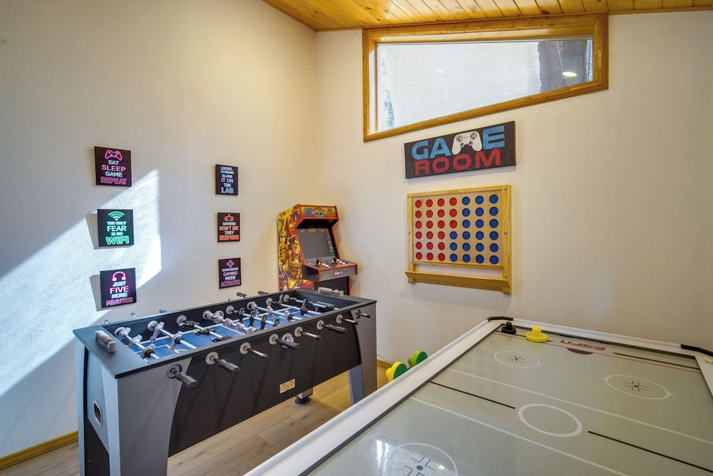 Big Bear Lake Retreat w/ Game Room: 1 Mi to Slopes view 3