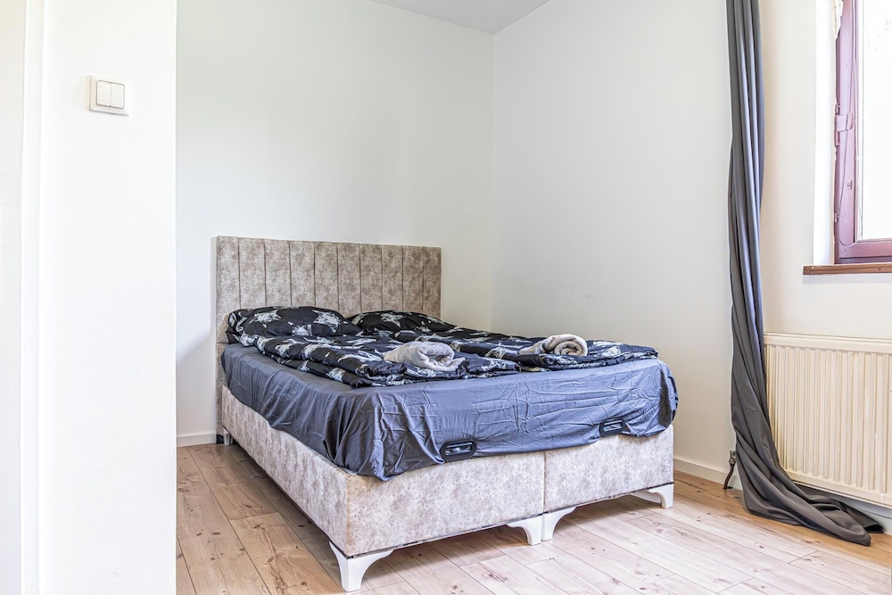 Cozy House Terrace &Garden Sleeps 34