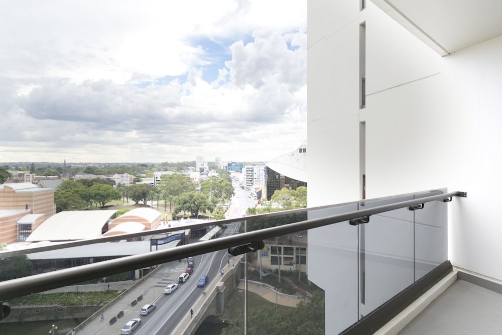 Parramatta Vacations - High-End Riverside Home - Property Image 2