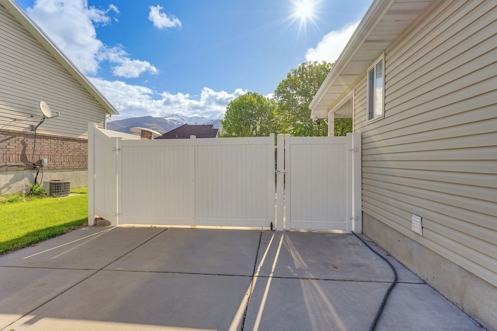 Cozy Kaysville Vacation Rental w/ Mountain Views!