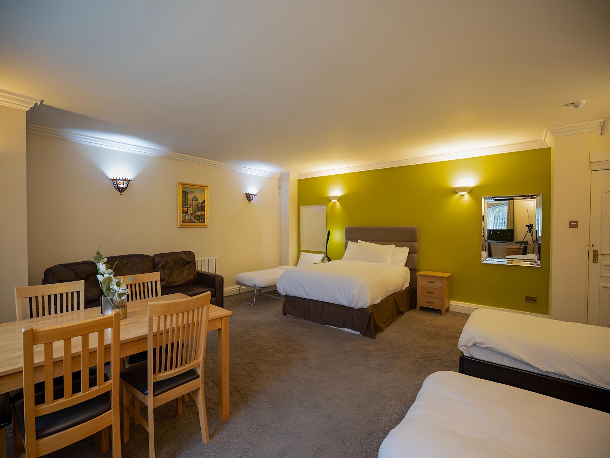 OakCroft GuestHouse Manchester Airport