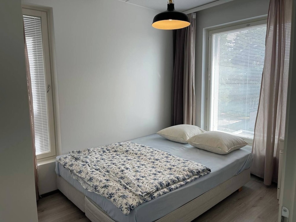 Room-cozy 3 Bedroom Apartment in Heart o