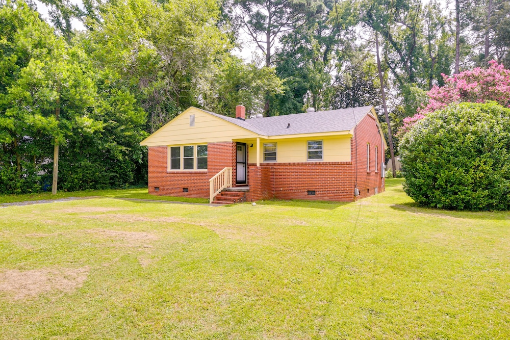 Fayetteville Vacation Rental ~ 6 Mi to Downtown! view 5