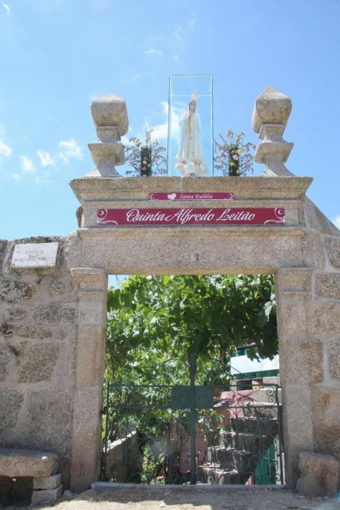 Serra da Estrela Seven Rooms 3 Suites Villa In s