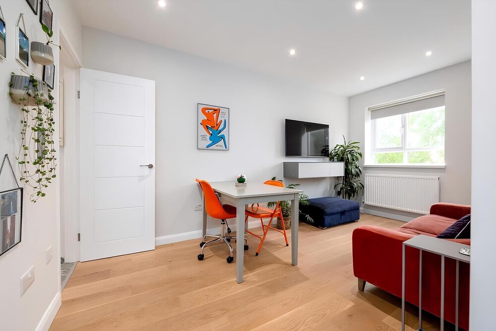 Stylish Brixton Hill Studio With Modern Charm