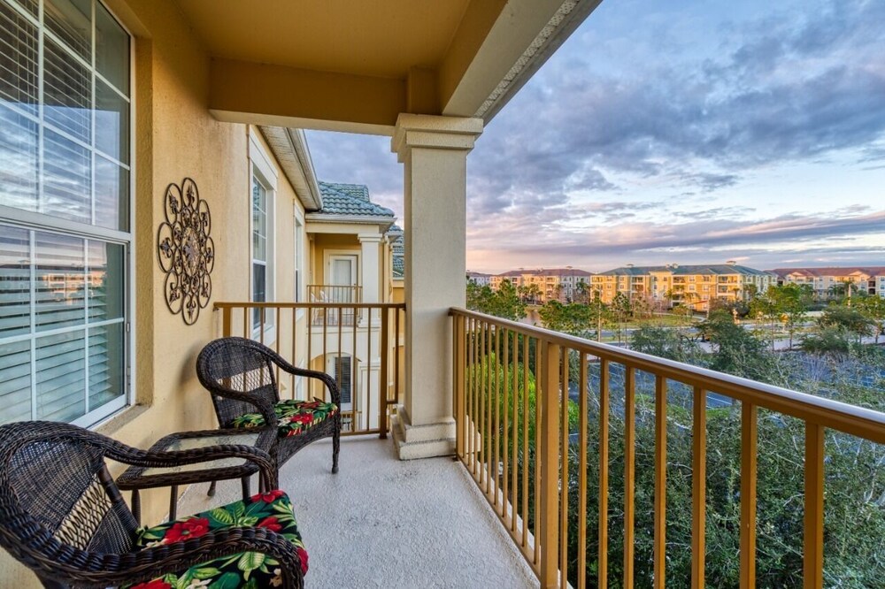 Deluxe 3 Bedroom Apartment Vista Cay Resort 404