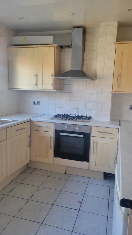 London Villa Retreat With 3 Bedrooms