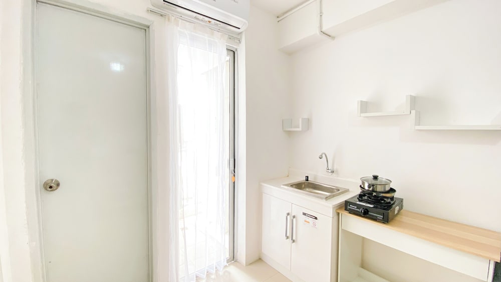 Relaxing And Homey 2Br At Bassura City Apartment