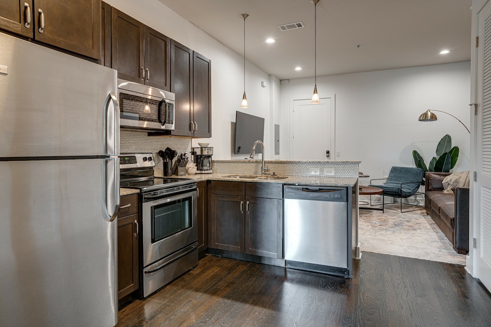 Lofts At 30th - Urban Lodge - Mins to Broadway!