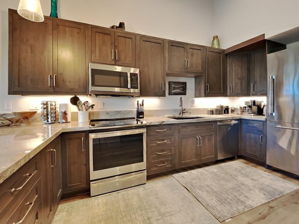1849 Condos 642 3 Bedroom Home