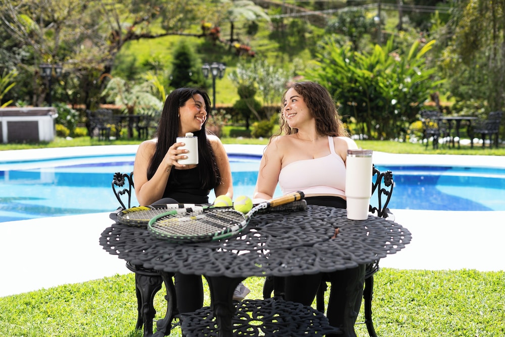 Riviera Escondida