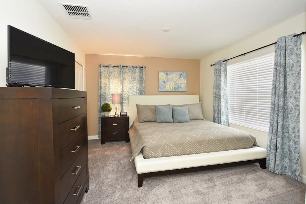 1600 Champions House 5 Bedroom by Florida Star - Image 5