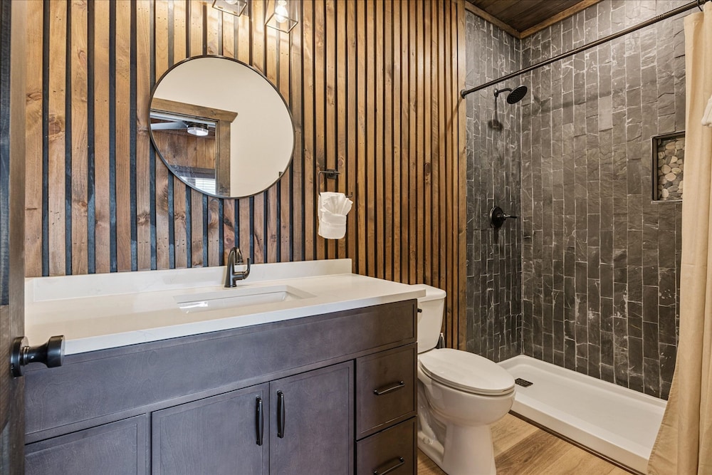 Gorgeous Brand-new Home w Pool Game Room Hot Tub