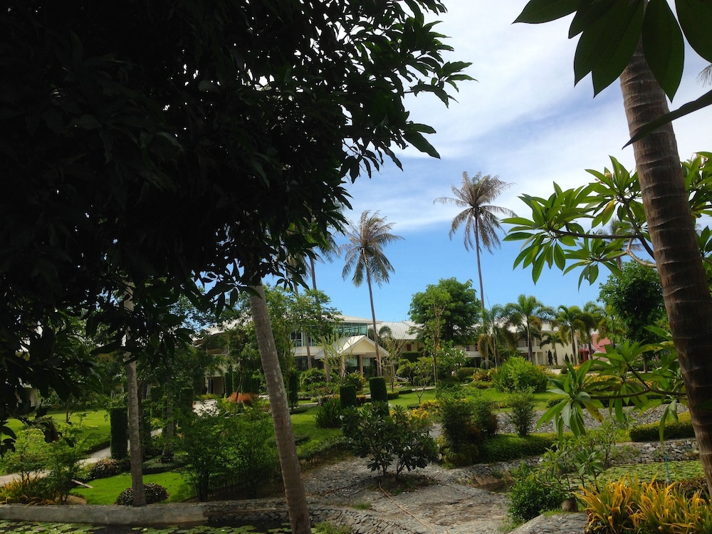 Suwan Driving Range and Resort