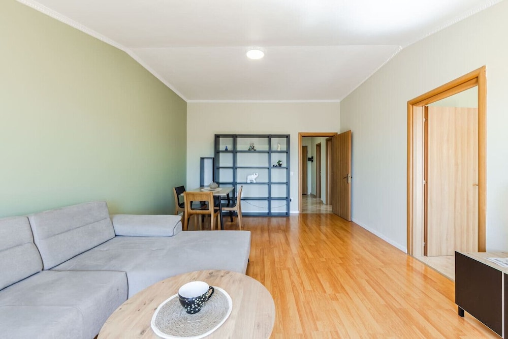 Bright Comfy 2BR Apartment by the Adriatic