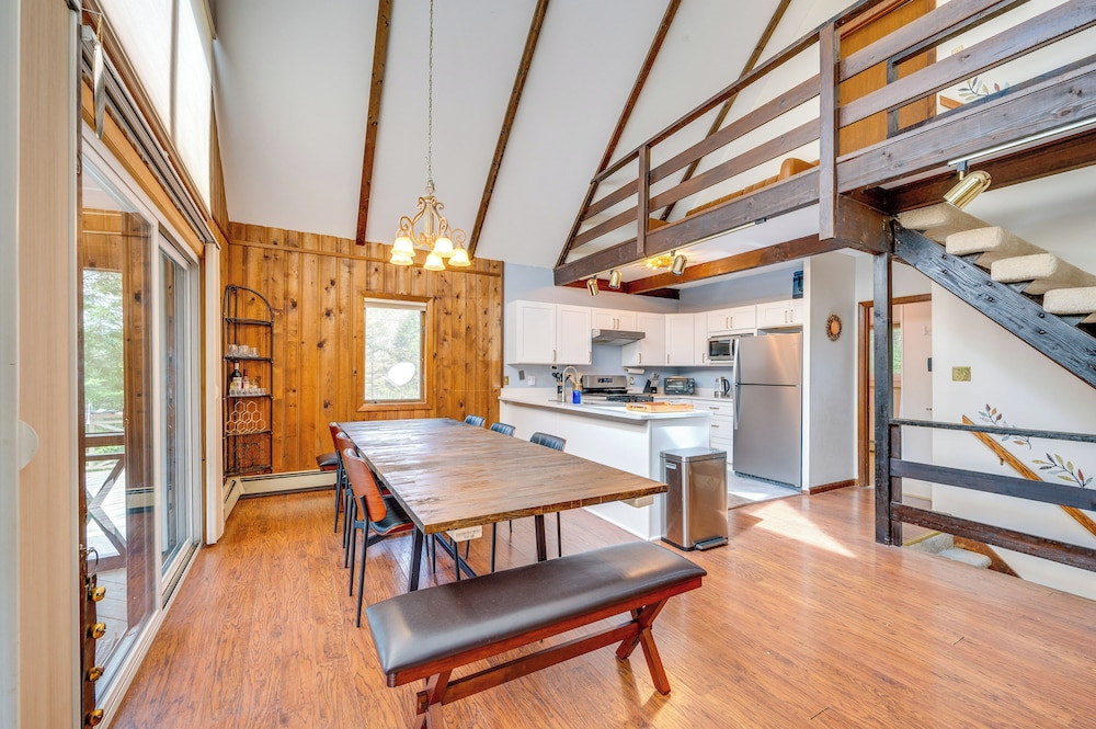 Haverhill Mtn Retreat: Hike, Ski, Relax in Hot Tub