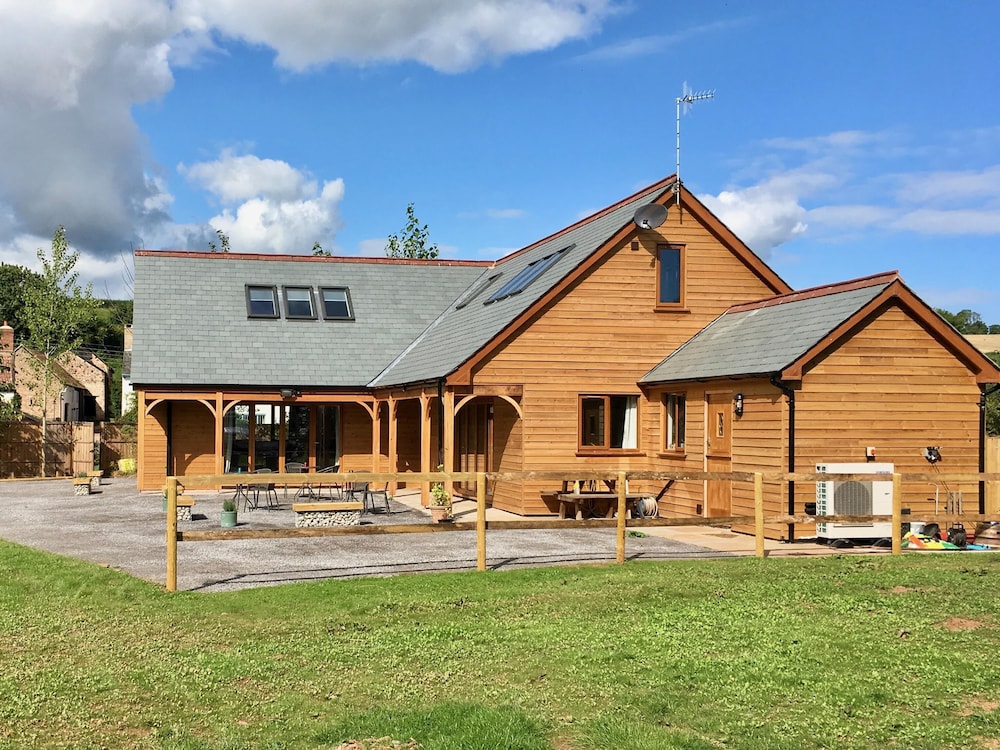 Riverside Lodge
