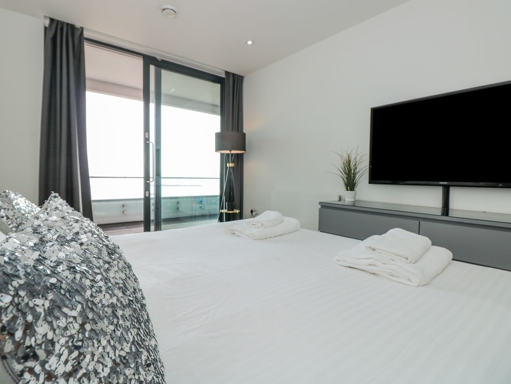 18 Abbey Sands