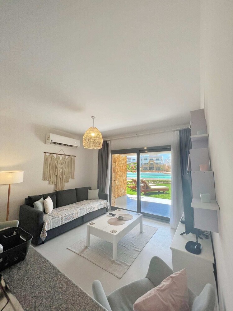 Xuru Stays I Lagoonfront Easy 1bdr @ Swan Lake El Gouna