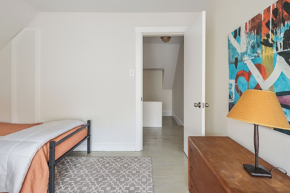 Detroit 6BR House Wifi, Parking, Pet Friendly