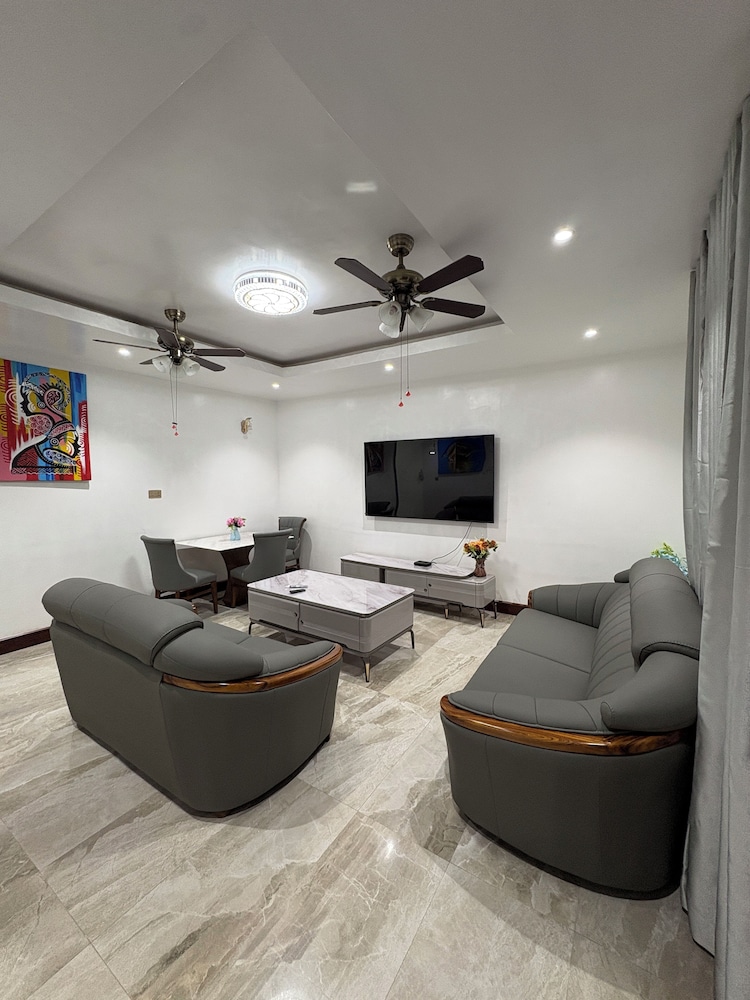 Ridgeway Apartments