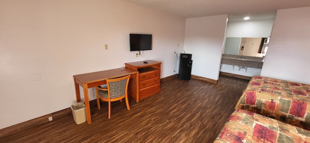 American Inn Cleburne view 4