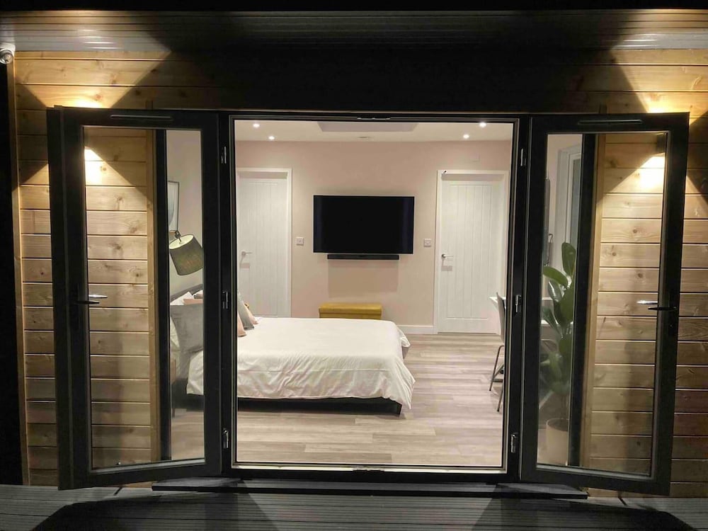 Contemporary Guest House With Outside Barrel Sauna view 3