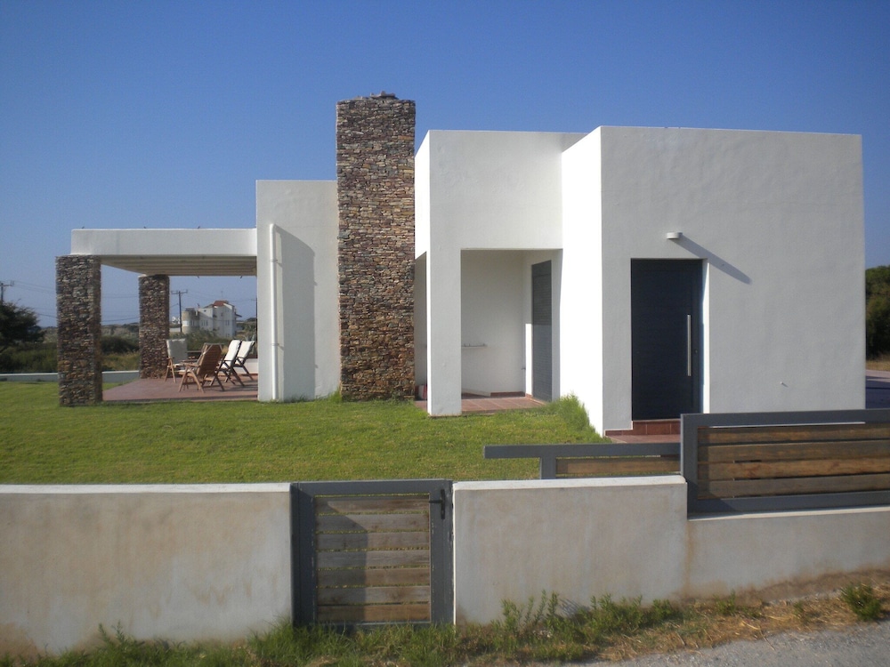 Cristelia Luxury Sea Front & Pool Villa