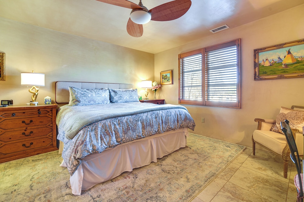 Walk to Santa Fe Plaza: Condo w/ Kiva Fireplace!