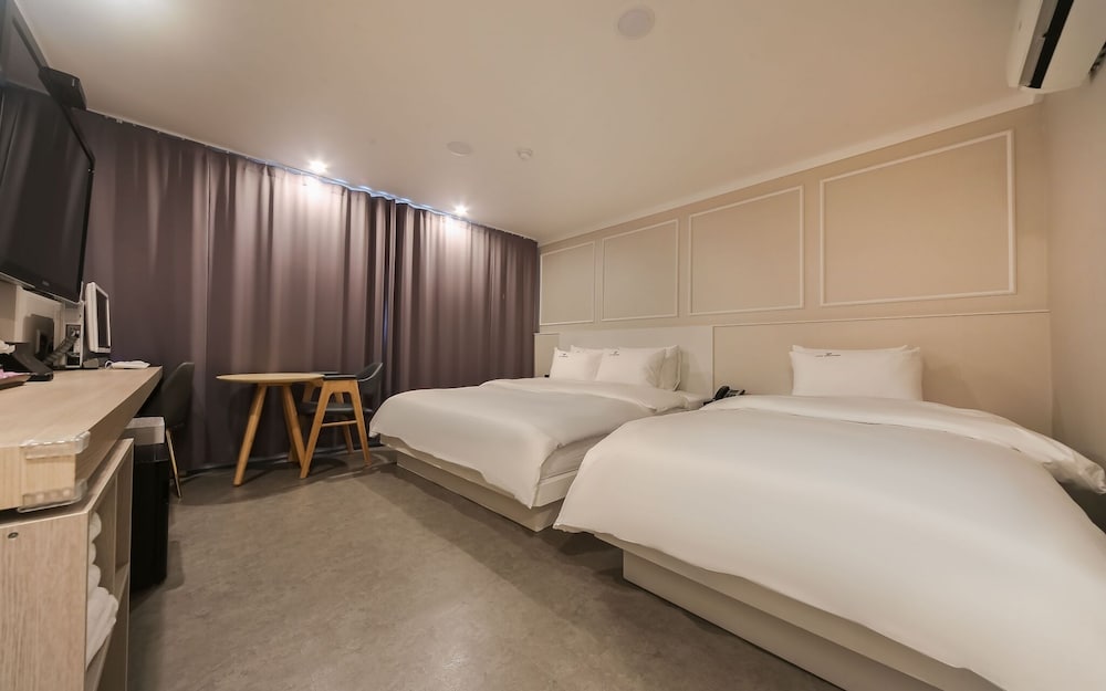 Gumi Bonggokdong Hotel Countinue view 5