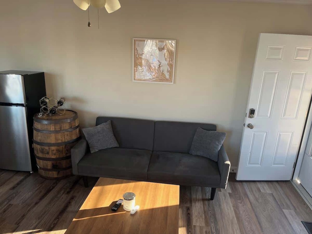 Waterfront Views With King Bed in Solomons Island