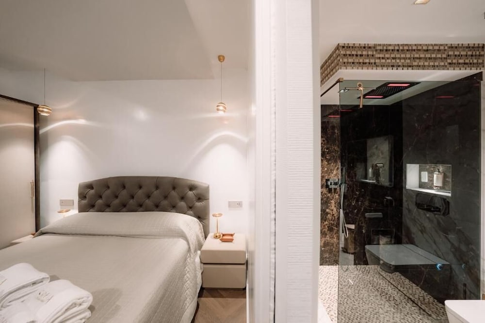 Sofia Ultra Suite Collection