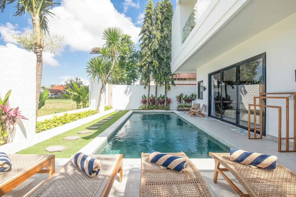 4 Bd Seminyak Retreat, Rice Fields 4 Mins to Beach