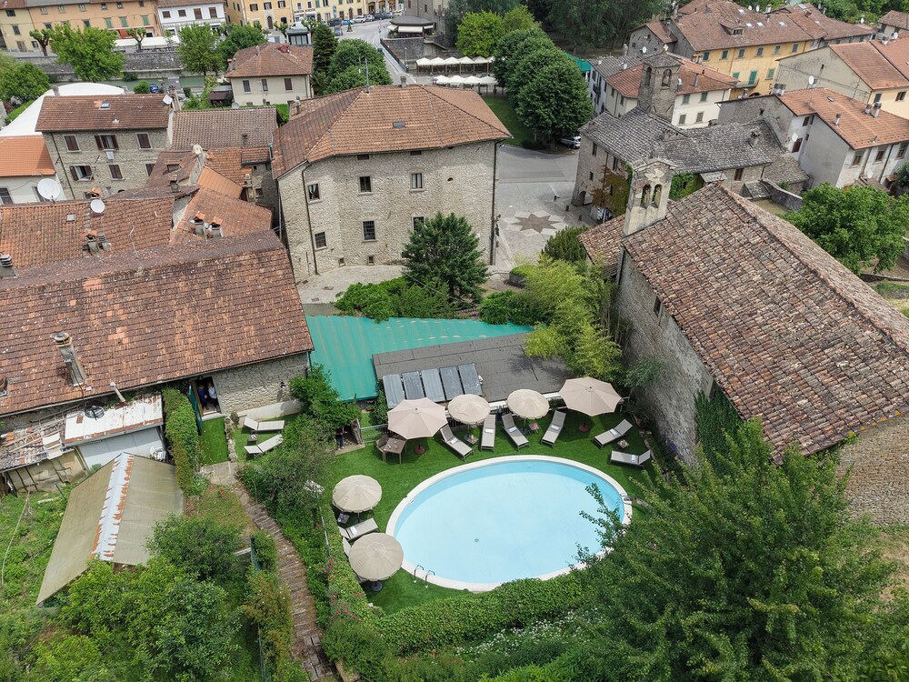 Entire Hilltop Villa With Private Pool In Palazzuolo Sul Senio