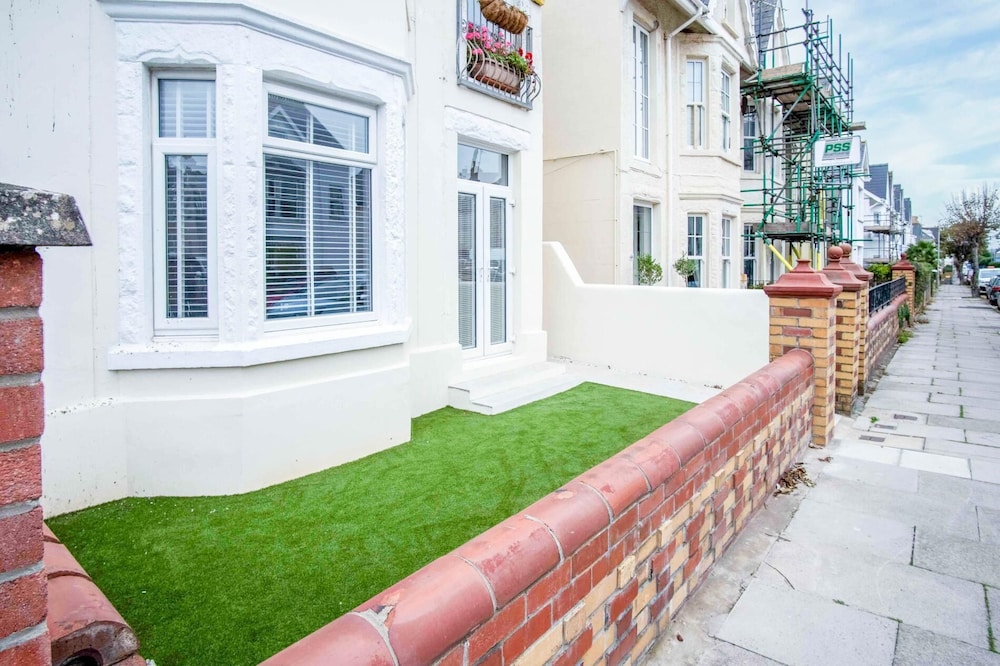 Seascape Retreat - 3 Bedroom Flat - Porthcawl