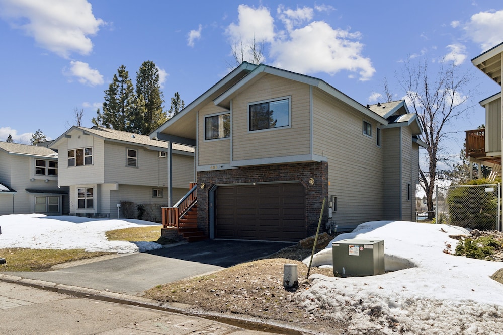 Tranquil Tahoe Retreat With Hot Tub 3 Bedroom Home by RedAwning