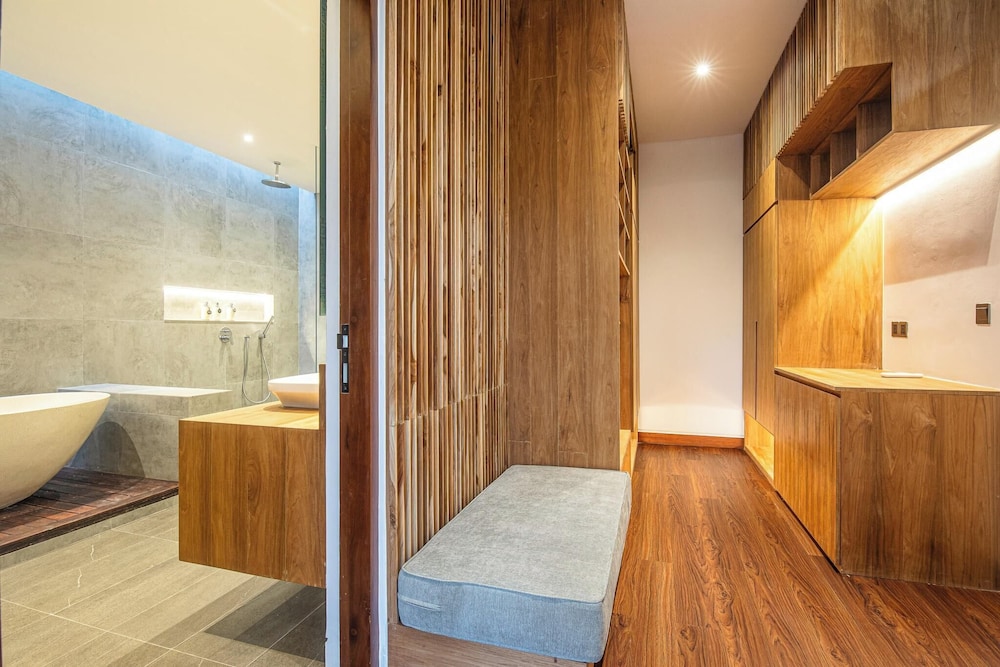 Elegant 6BR Canggu Villa Steps From the Ocean