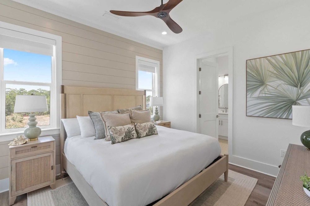 Pool, Hot Tub, Firepit, Walk to Beach Near Gulf Place