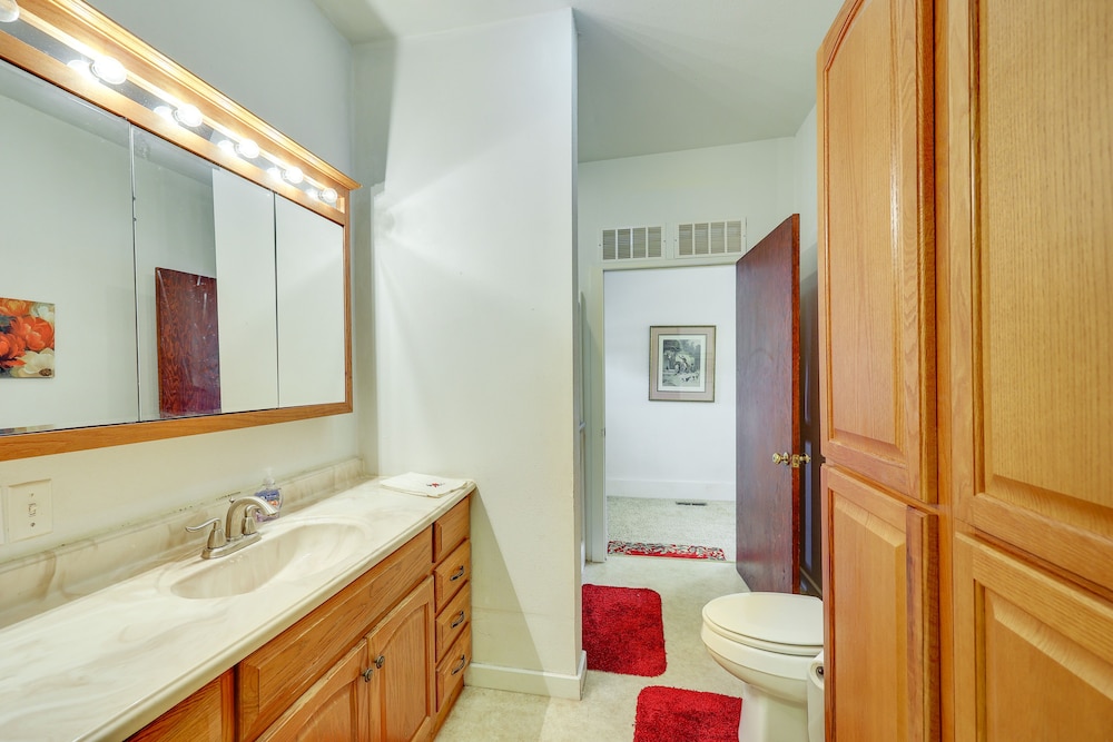 Paris Vacations - Paris Vacation Rental  15 Mi to Mount Magazine! - Property Image 22