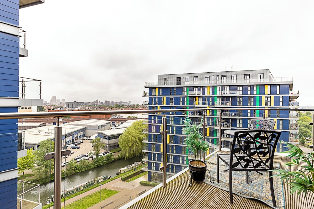 Vibrant London Canal Apartment