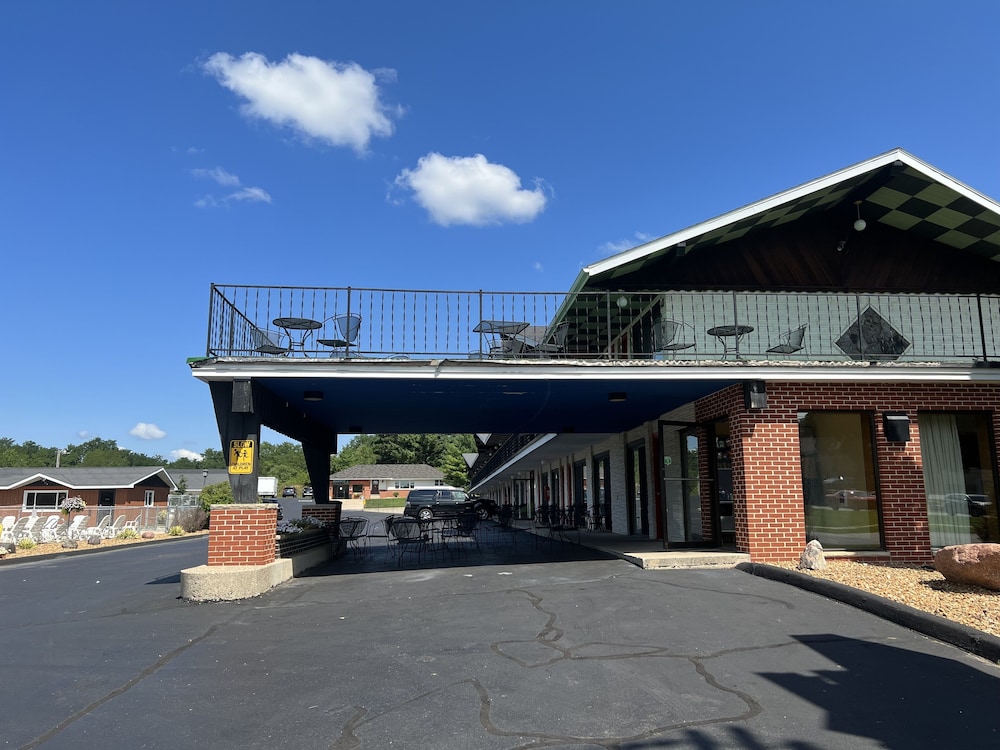 All Star Inn & Suites