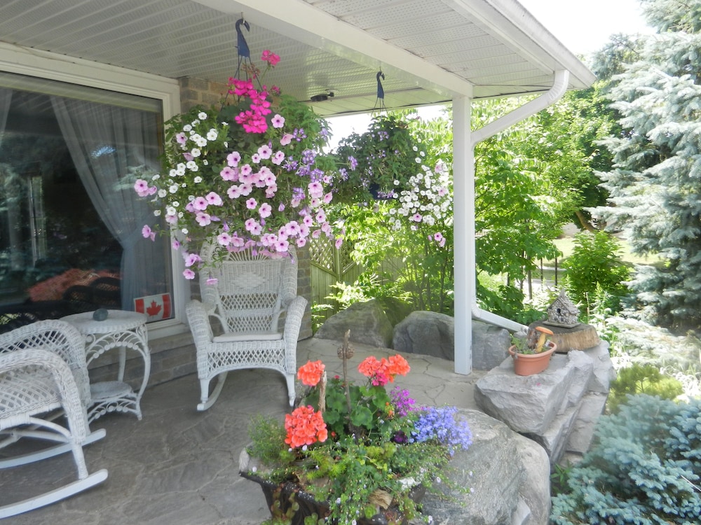 A Garden Stroll B&B