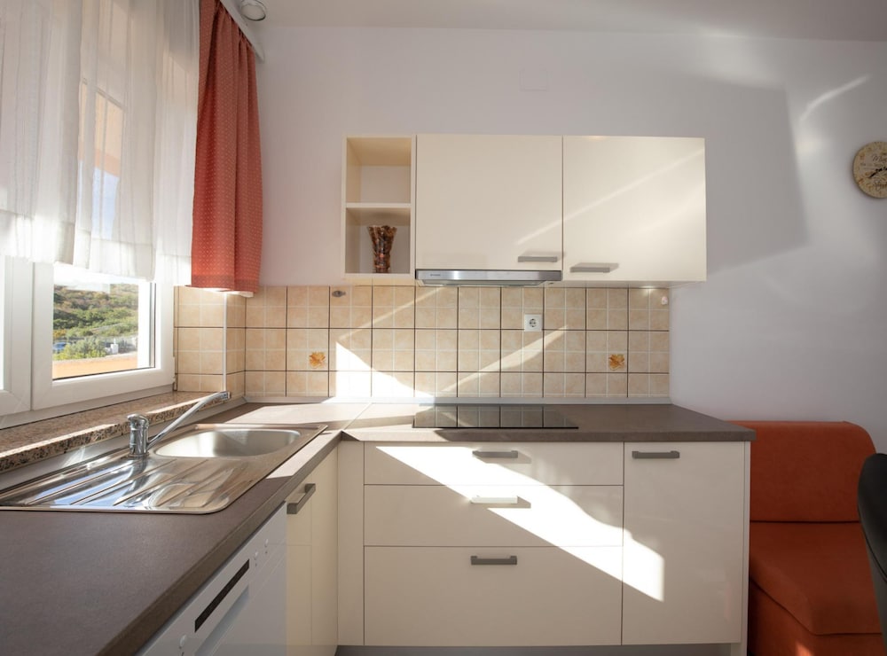 Scenic Elegant Apartments Krk With Balcony and Pool