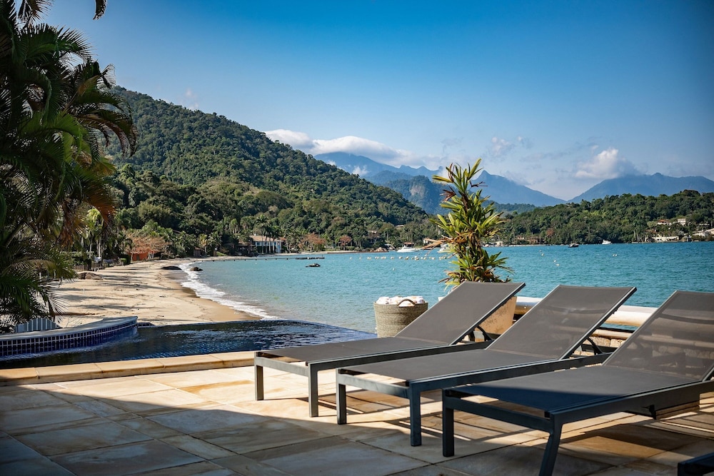 Angra - Mombaça | Mansão Espetacular Beira-Mar, 7 Suites - por Casapē Rio